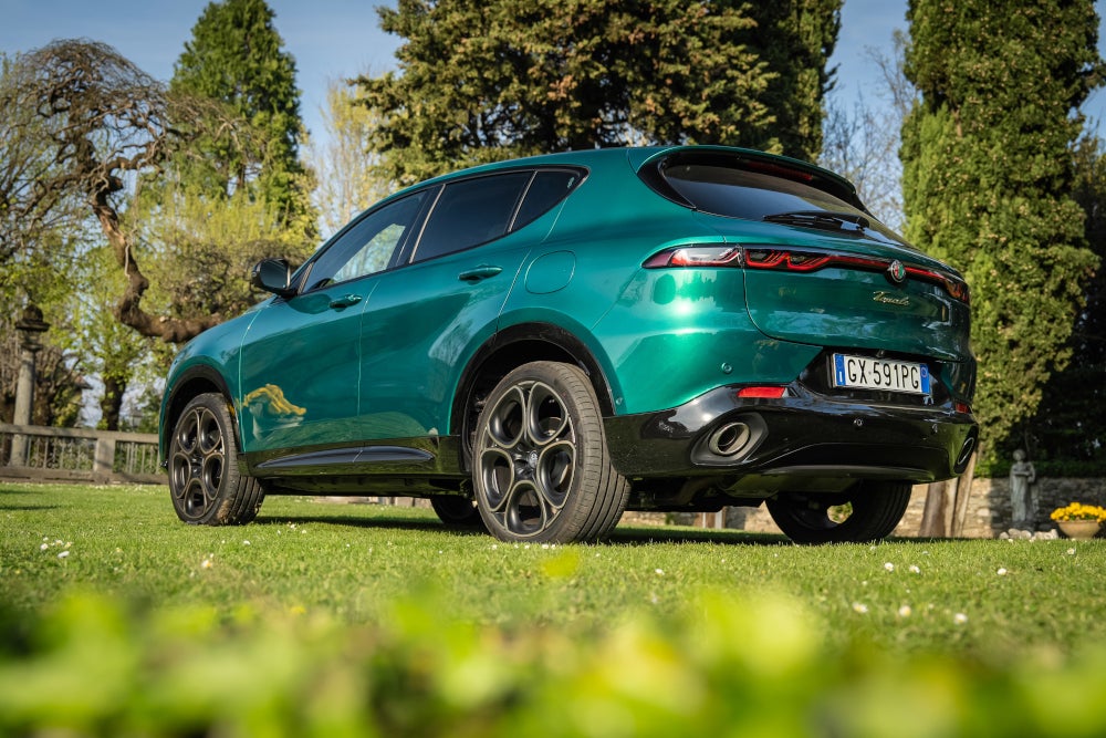 Alfa Romeo Tonale Intensa in der Heckansicht