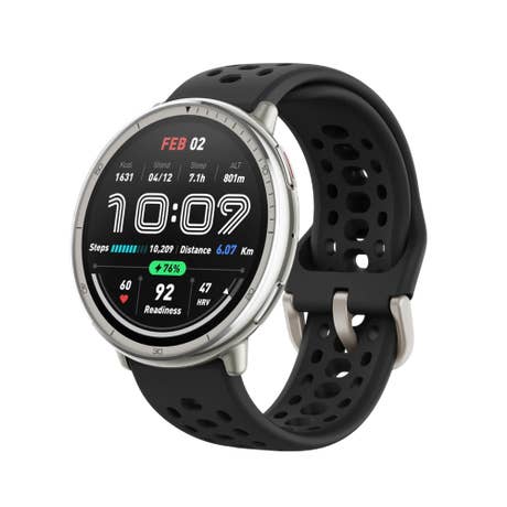 Amazfit Aktive 2 mit schwarzem Sikilonband schräg von vorne