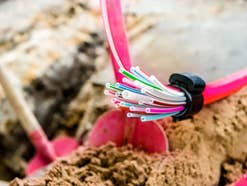 Turbo-Internet der Telekom: Jetzt geht es so richtig los Glasfaserkabel auf einer Baustelle