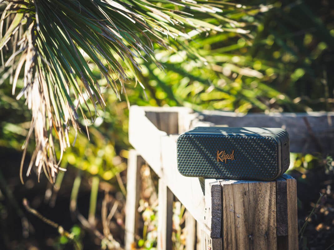 Ein kompakter Bluetooth-Lautsprecher mit langer Akkulaufzeit.