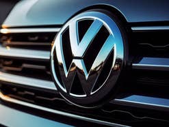 Volkswagen schiebt günstige E-Autos auf die Zielgerade VW Logo, Volkswagen Logo, VW, Volkswagen
