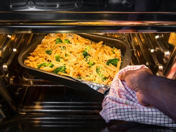 Vorsicht: Dieser Back-Trend zerstört deinen Backofen