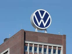 Totalverlust droht: DKB-Kunden müssen genau hinschauen Volkswagen-Gebäude
